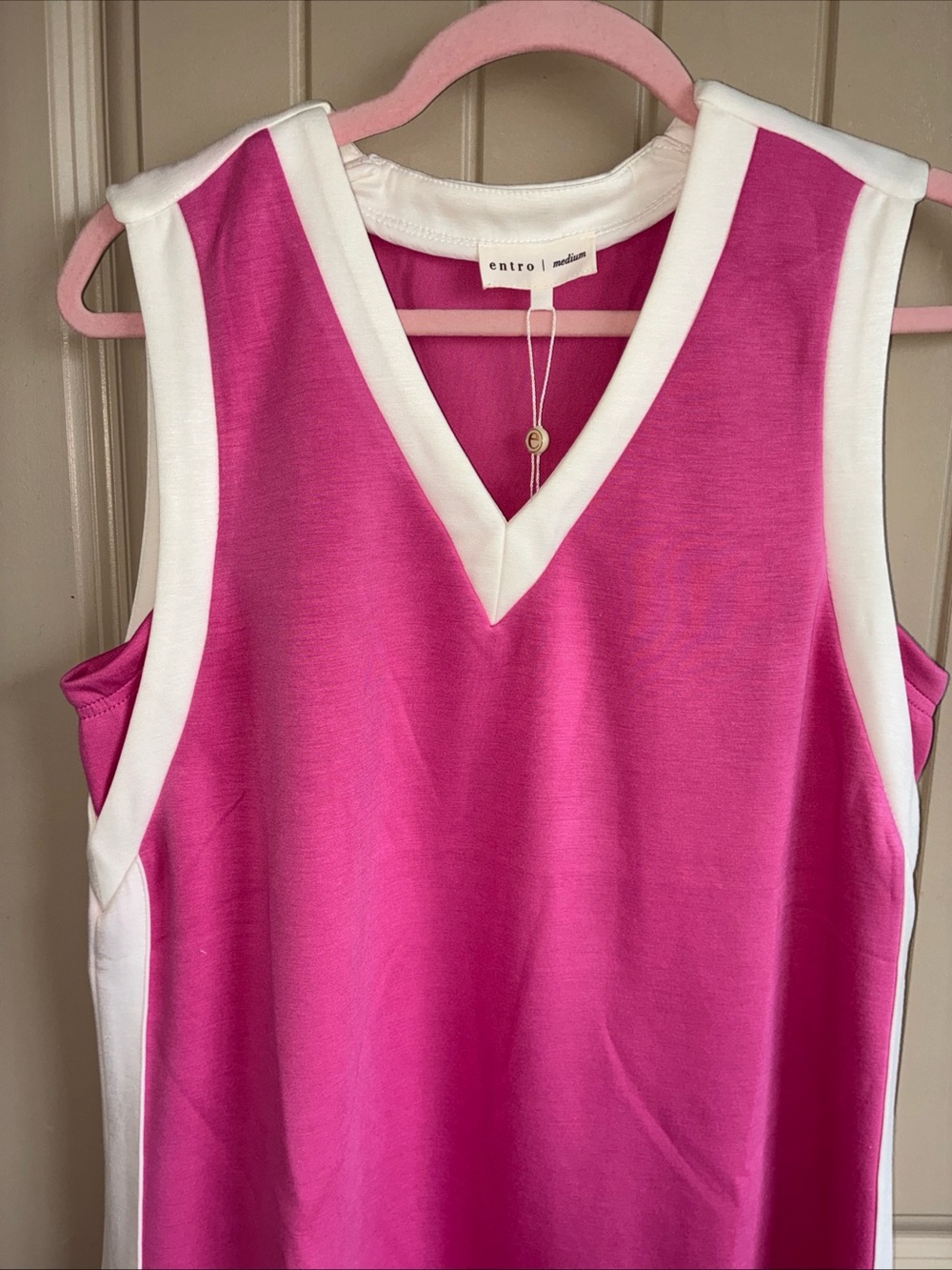 entro Hot Pink and White Sleeveless V-Neck Mini Dress - Picture 2 of 6